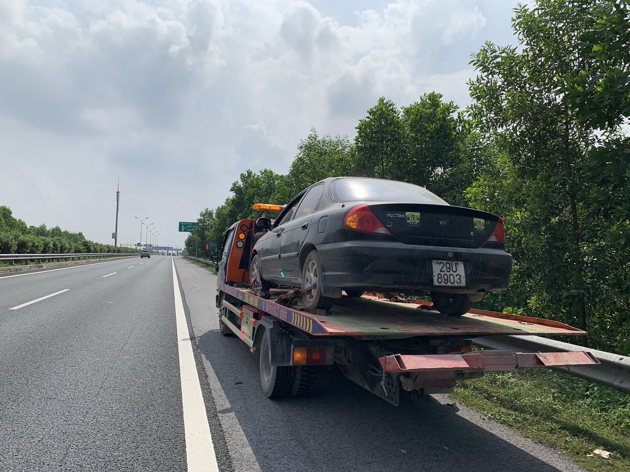 Cưu hộ ô tô Sài Gòn, xe tải cứu hộ - hotline 0966.889.186 luôn bên bạn lúc bạn cần